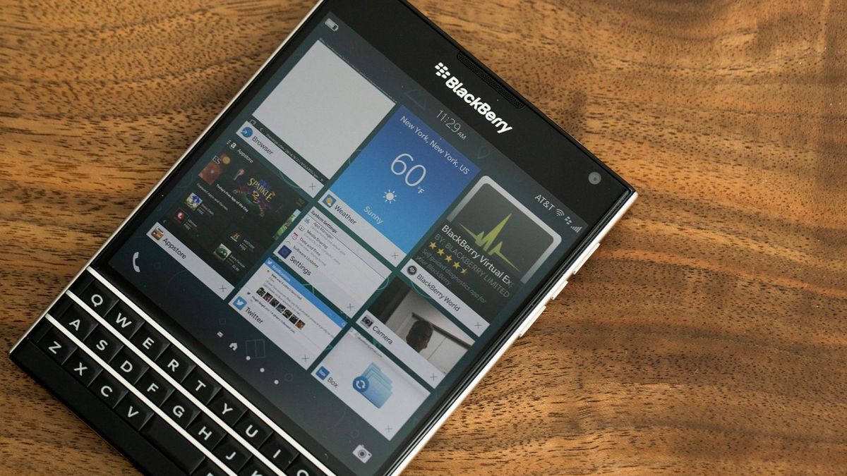 BlackBerry загърбва смартфоните