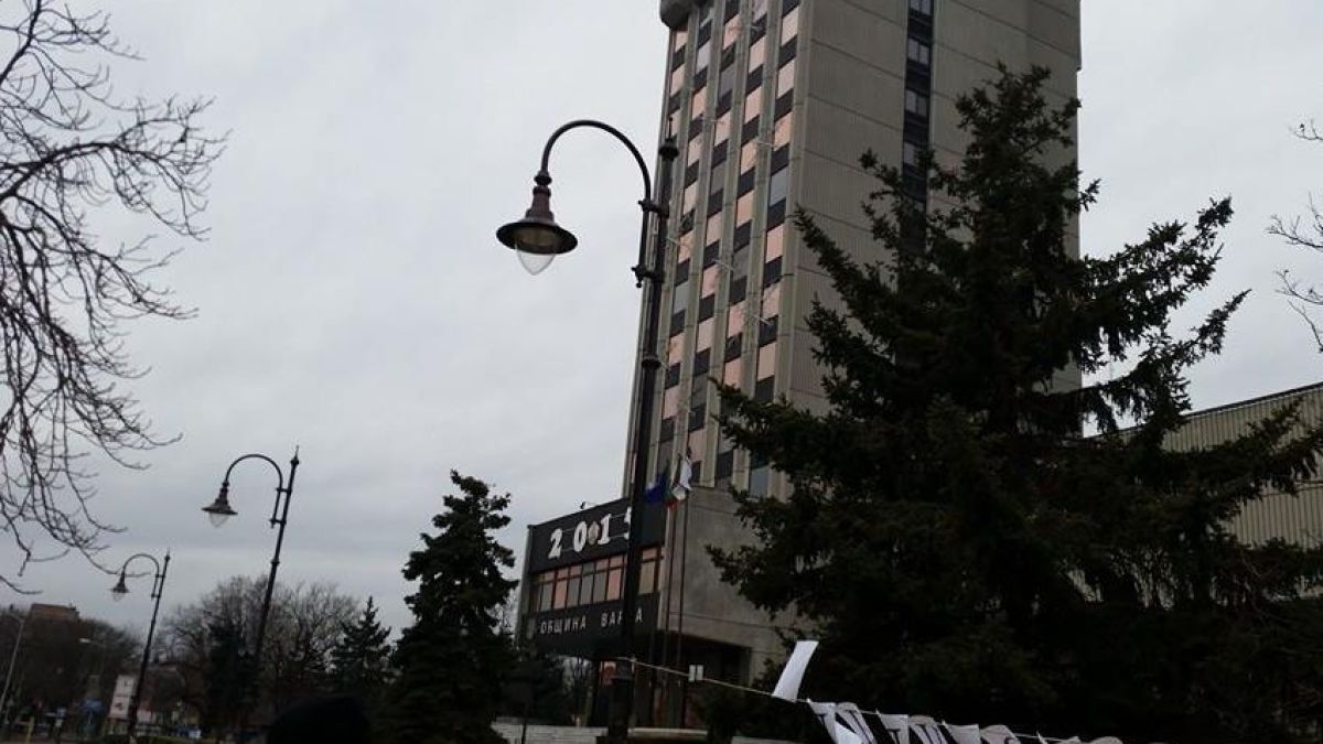 Недоволни от властта във Варна откриват Алея на срама