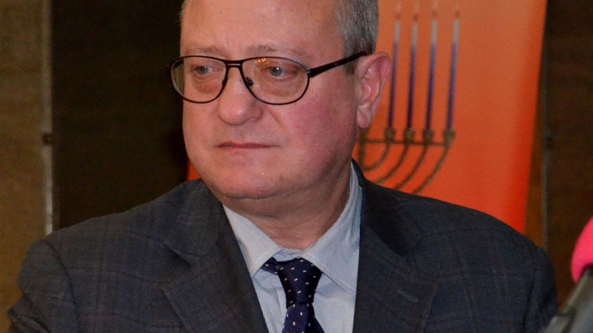 Форумите изригнаха срещу проф. Танев, който днес развенча и Наполеон