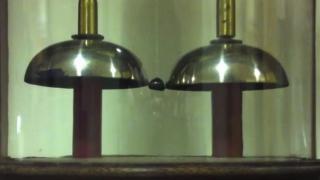 Батерия на 175 години не се изтощава и никой не знае защо (ВИДЕО)