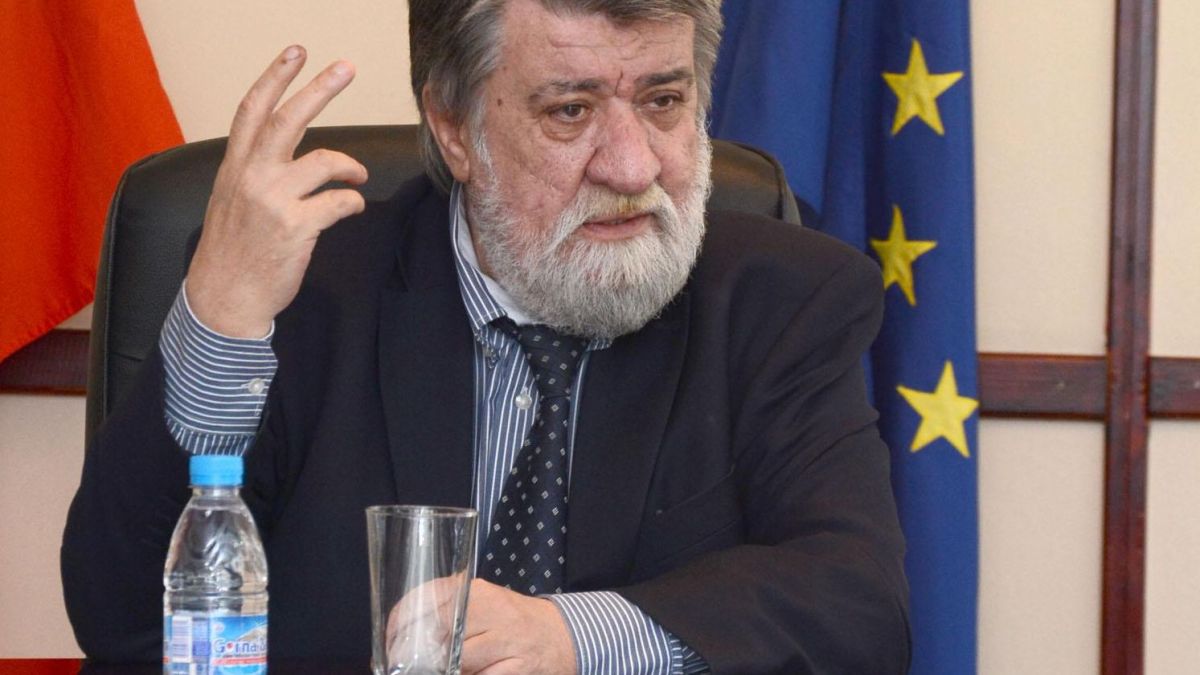 Вежди Рашидов: Зад професионалните протестъри са “честните” каолинови олигарси