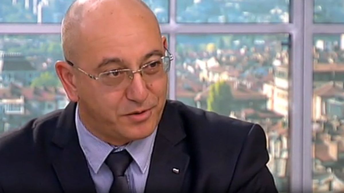 Намери му цаката: Ревизоро ще въоръжава 500 000 българи, недоволни от цените на горивата, за да нападнат Русия и САЩ 