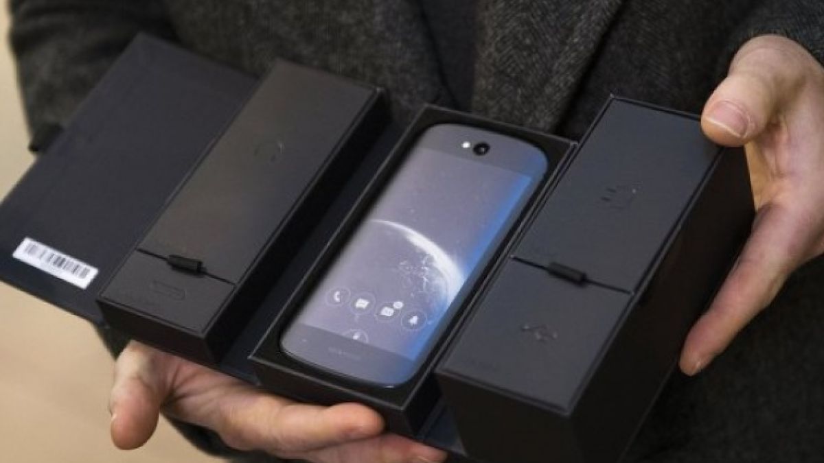 YotaPhone 2 с над 30 хил. продажби в Русия само за месец