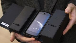 YotaPhone 2 с над 30 хил. продажби в Русия само за месец