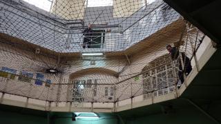 Наши главорези с доживотни присъди искат секс в килиите, за да оставят наследници! Решение на съда в Страсбург и НПО-та ги поощряват