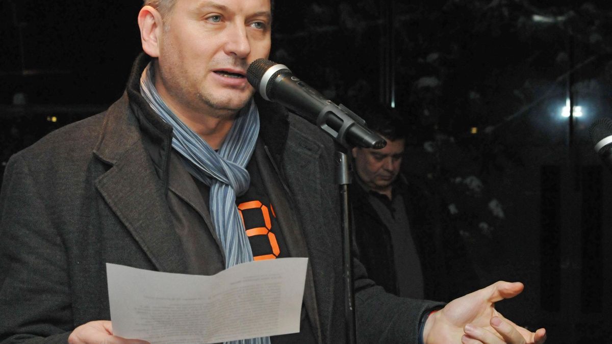Една дума стана ябълка на раздора: Правописен спор засенчи участие на Георги Господинов