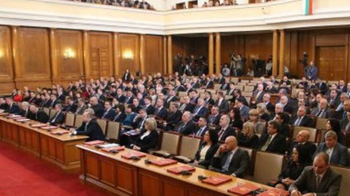 Ограничават критичните публикации срещу политици и партии с промени в НК