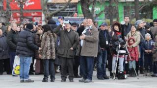 Токът от слънчеви централи наполовина заради затъмнението