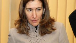 Ангелкова инспектира два плажа в Бургас