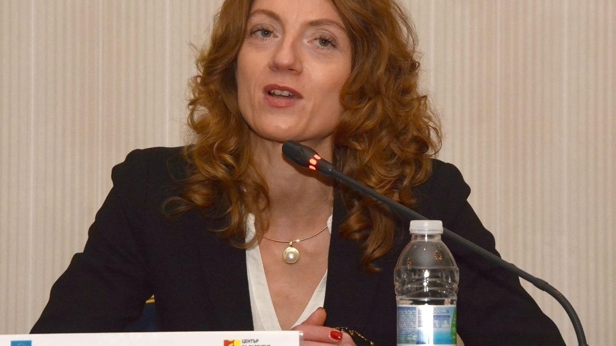 Депутатка от ГЕРБ „зашлеви“ БСП с „Малкия принц“
