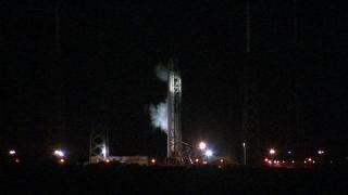 Ракета Falcon 9 с товарен кораб Dragon стартира към МКС