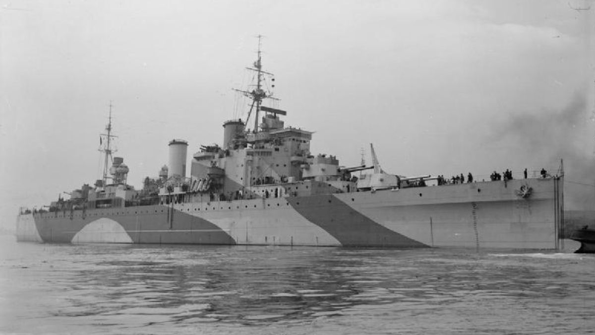20.4.1949 г.: Китайски партизани обръщат в бягство британски тежък крайцер, ескадрен миноносец и две фрегати