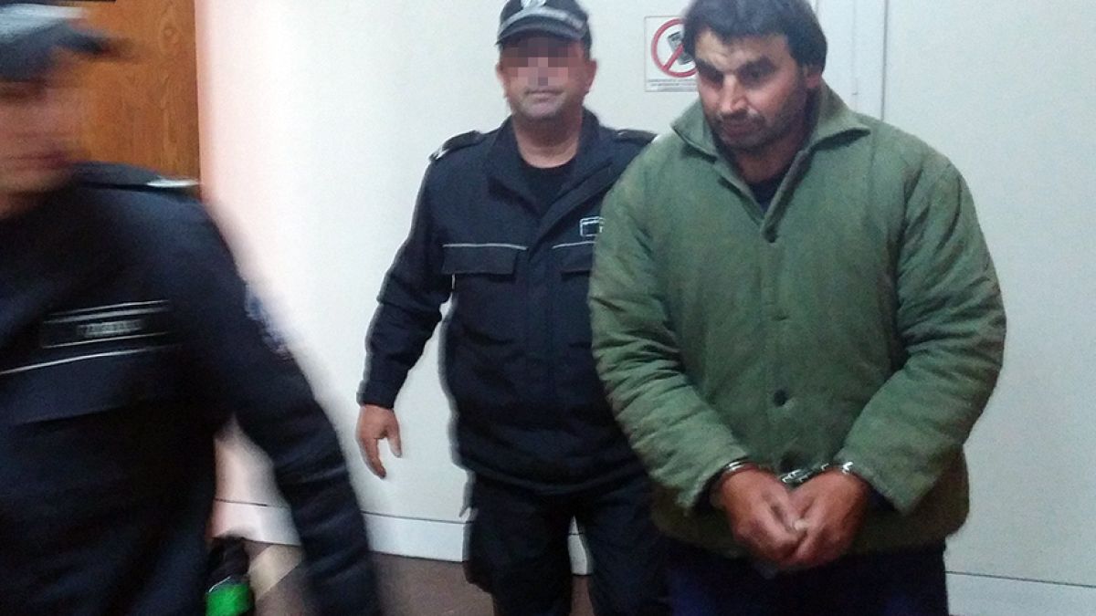 Само в БЛИЦ: Това е човекът, който кла с брадва майка и дъщеря в Аврен!