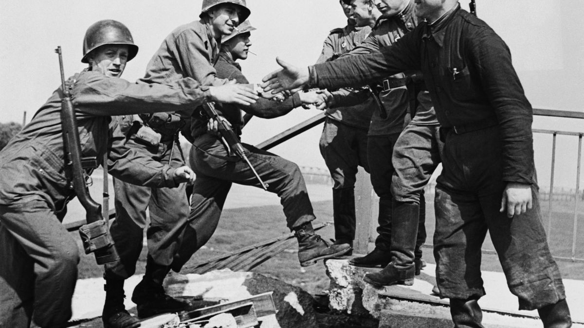 25 април: Преди 70 г. руснаци и американци се срещат на река Елба