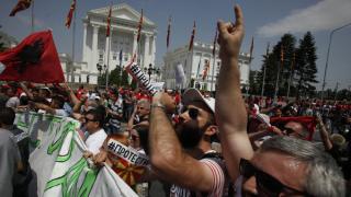 Кризата в Македония продължава да се заплита, но ето какво се случи преди минути