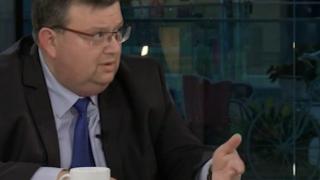 Цацаров попиля Лозан Панов: А не е ли грешно, същият този, който пише политически писъмца, да се среща в една мастита адвокатска кантора