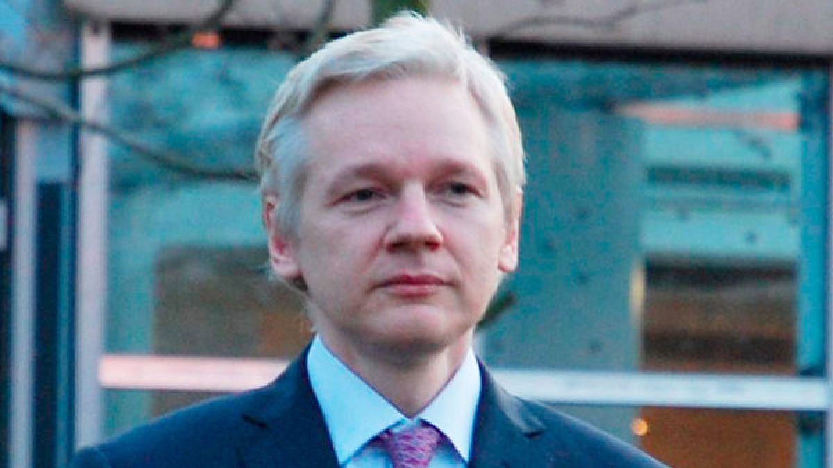 Британската полиция арестува основателя на WikiLeaks Джулиан Асанж (ВИДЕО)