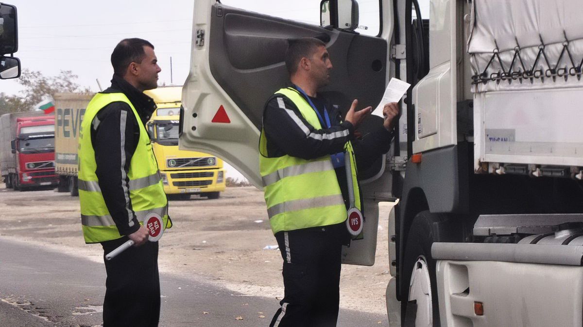 Гранични полицаи откриха нещо неочаквано под автобус на Капитан Андреево
