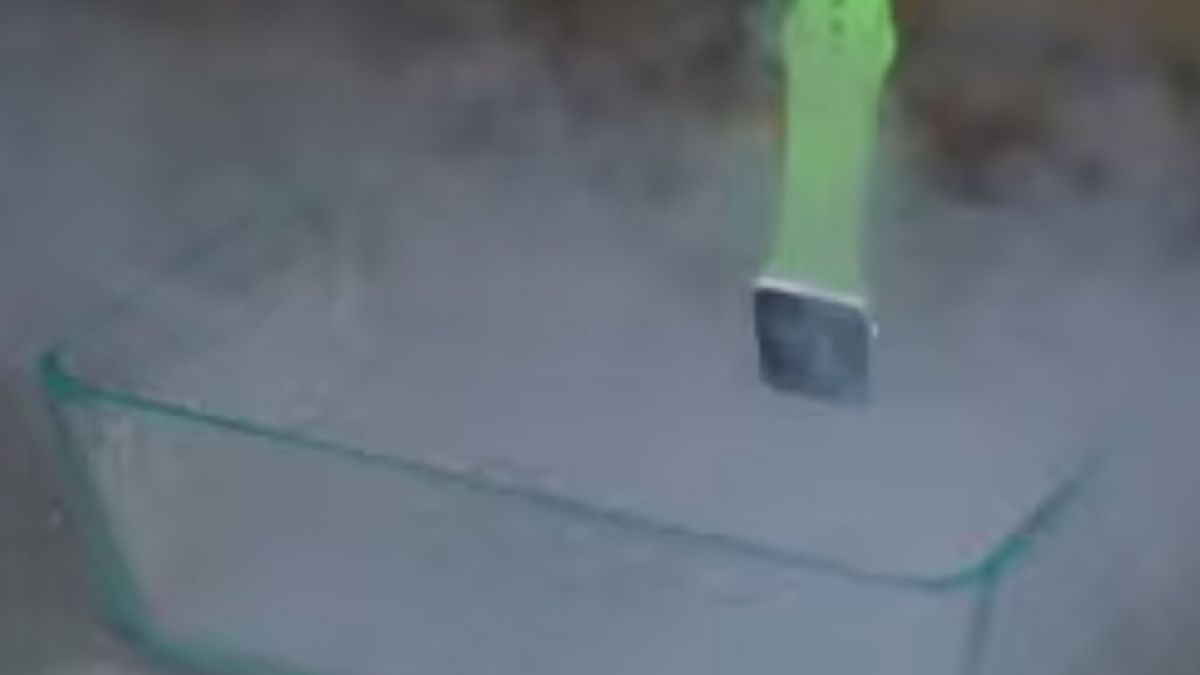 Брутален тест на Apple Watch (ВИДЕО)