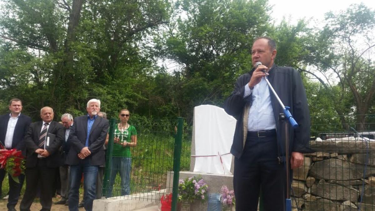 Михаил Миков откри паметна плоча на партизанския командир Денчо Знеполски 