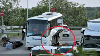 ЕКСКЛУЗИВНО В БЛИЦ: Подозират, че чех или словак е бомбаджията от автобуса!