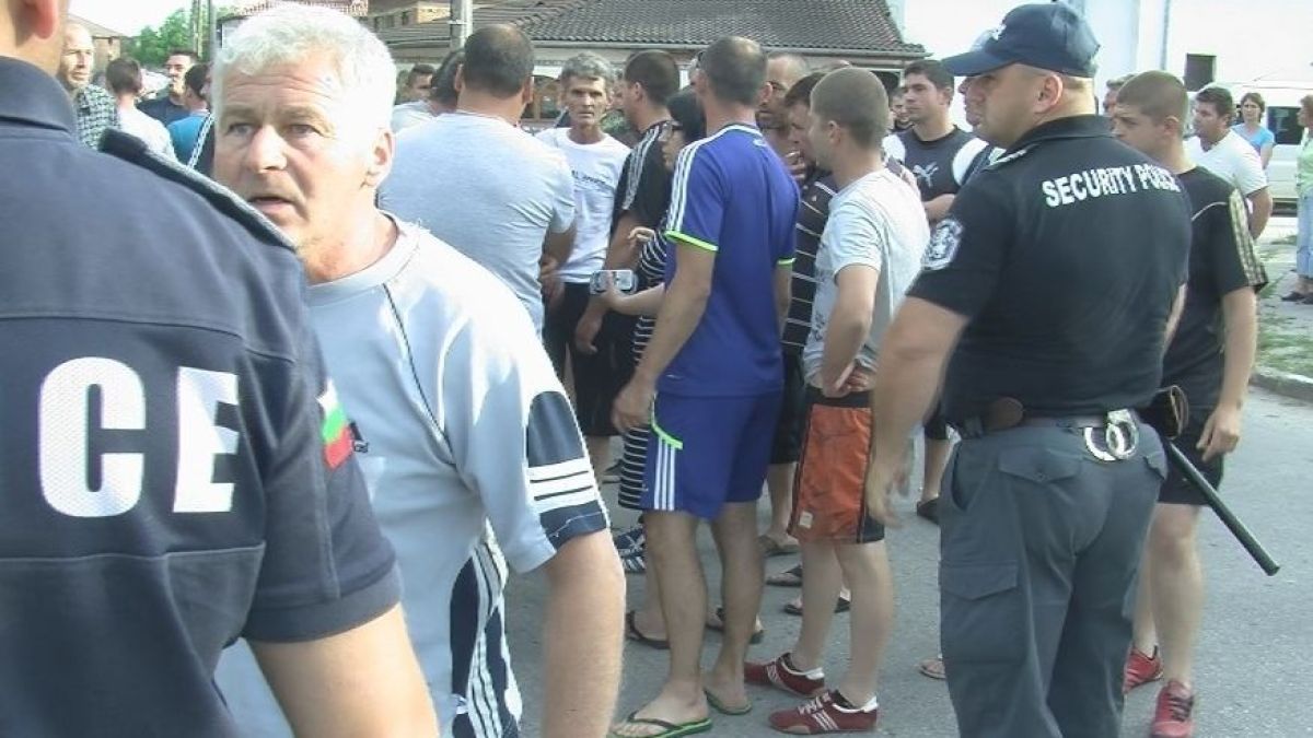 Ромският квартал на Гърмен продължава да е обграден