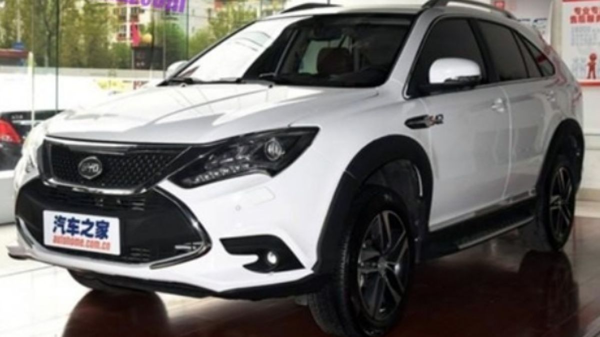 Китайско SUV с 505 к.с. за 44 000 евро (ВИДЕО)