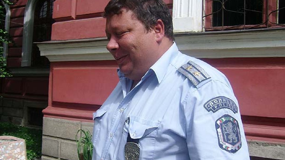 С бинокли за нощно виждане граничари вардят черешите в Кюстендил