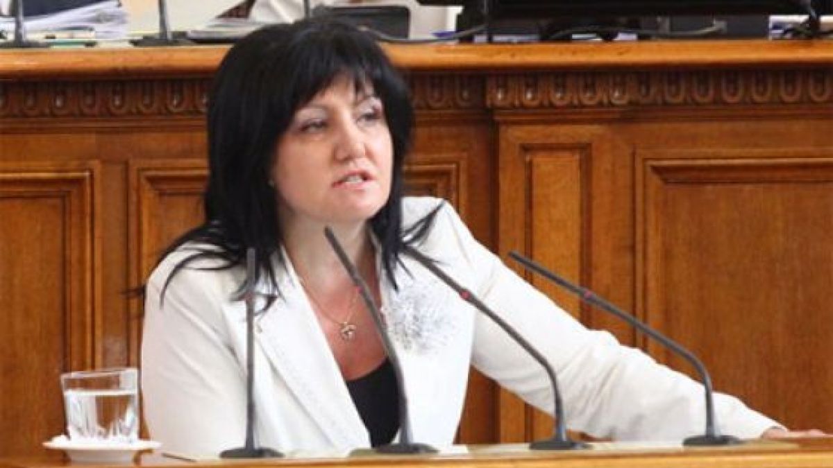Цвета Караянчева с много силни думи към дамите за 8 март