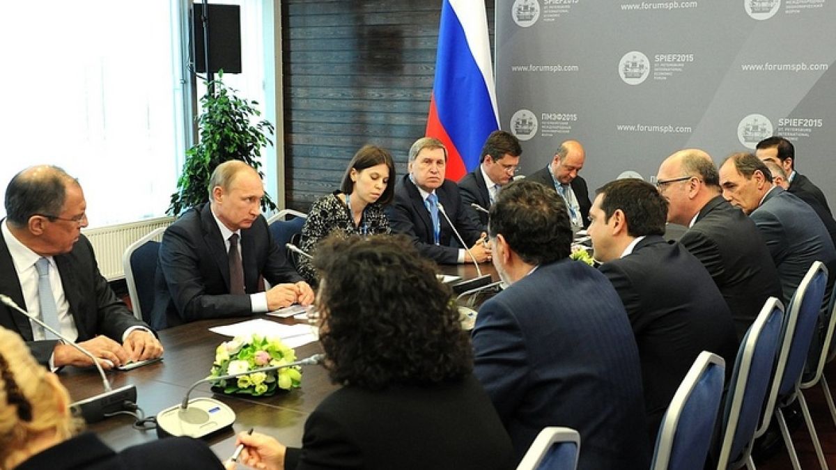 Неочаквано дълга среща между Ципрас и Путин