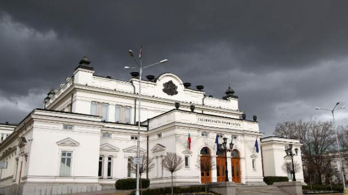 Ремонтират и бюфетите в НС