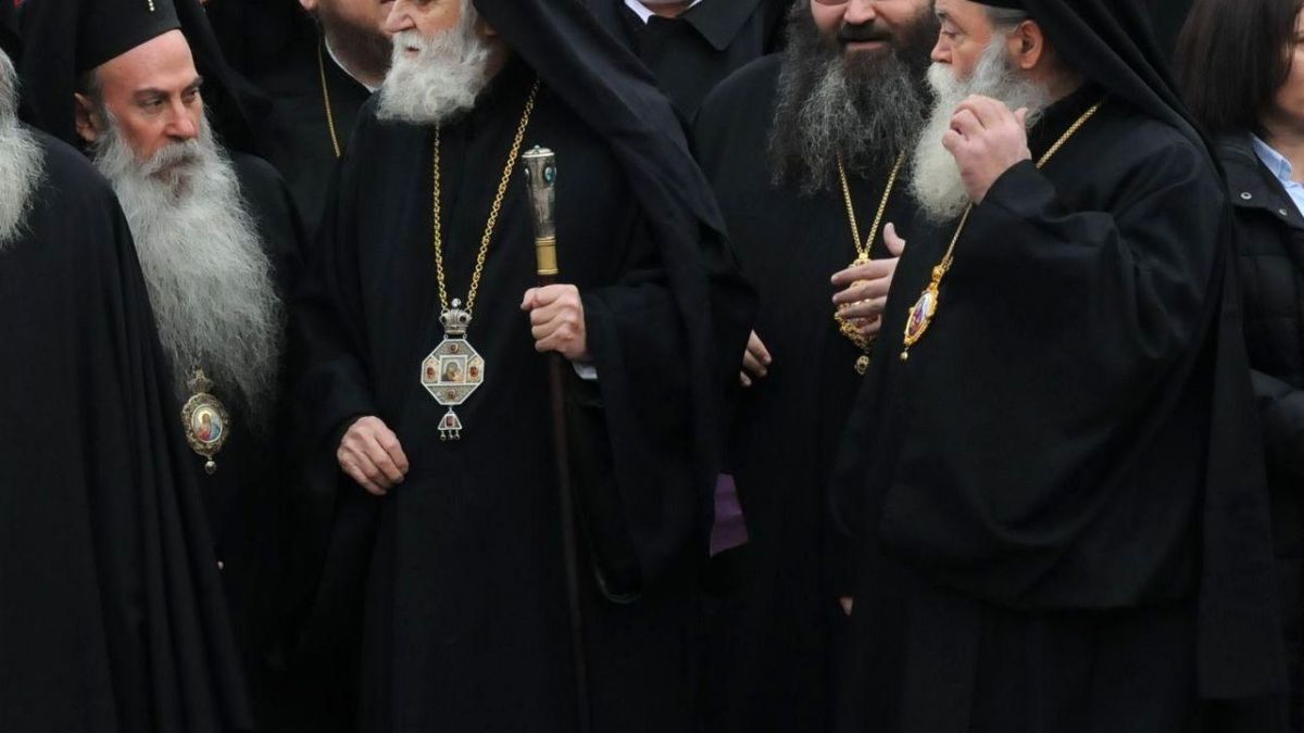 Синодът мобилизира поповете срещу сектите 