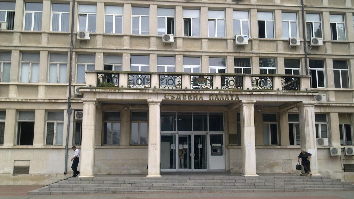 Четири години затвор за варненец, насилвал дъщеря си 