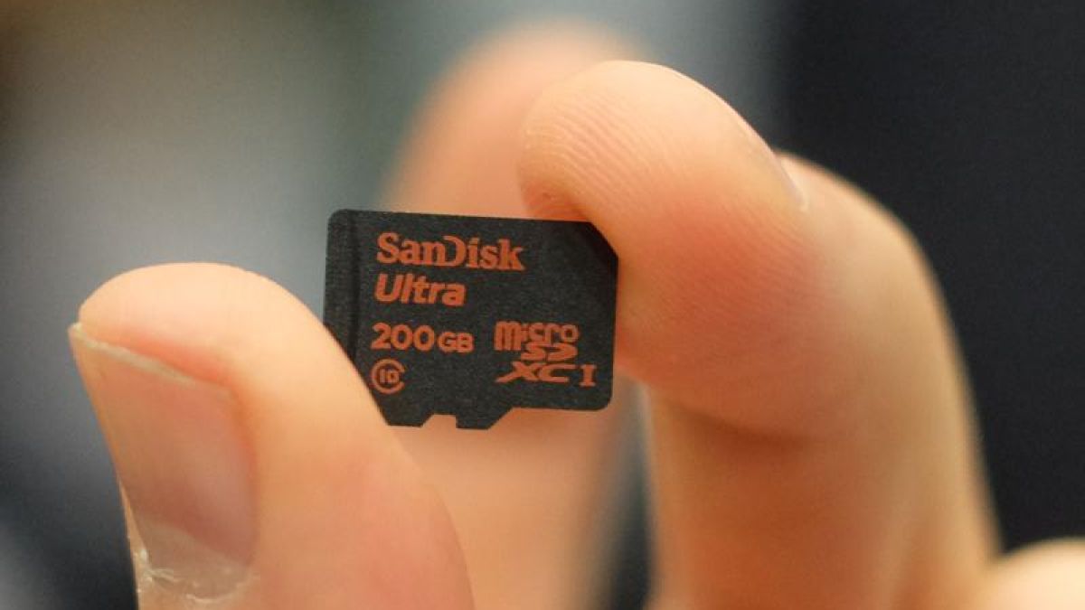 Първата в света microSD карта с 200GB памет 