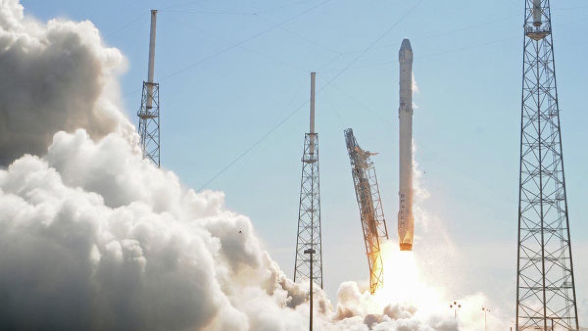След падането на ракетата Falcon надеждата остава само в „Союз”