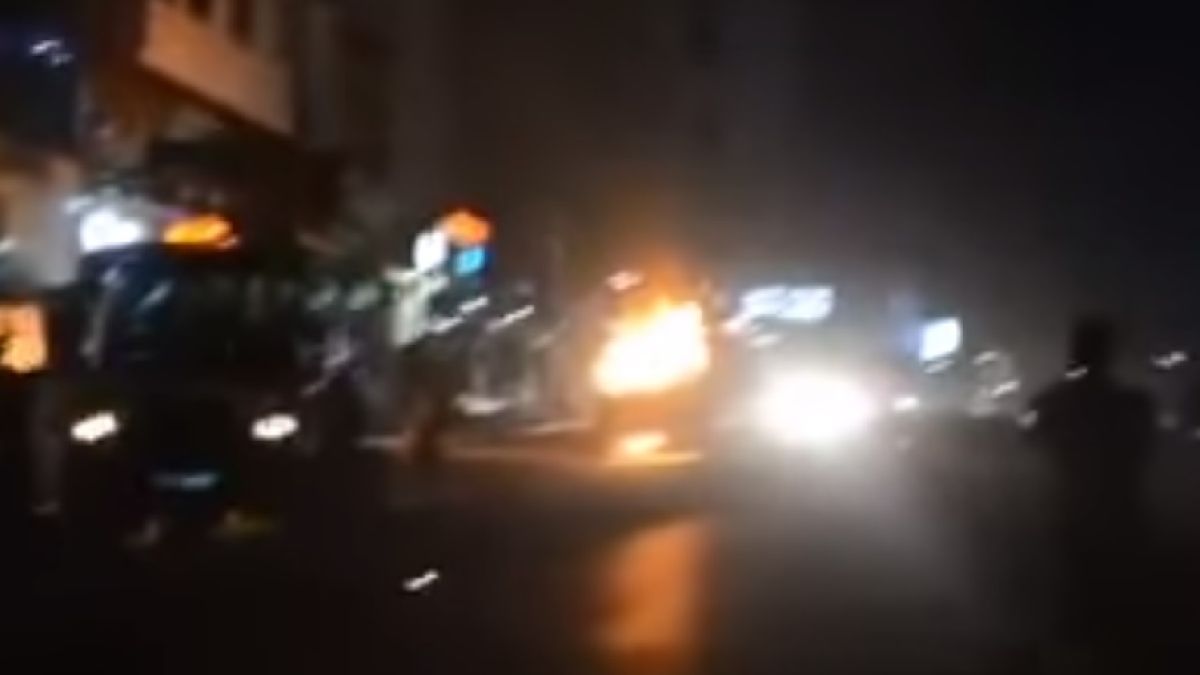 Кървавият сблъсък продължава! Протестиращи и полицаи в свиреп бой с камъни в Каракас