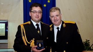 Скандалното отстраняване на Костов пак на дневен ред: МВР-министърът дал невярна информация на Радев, с която отсякъл главата му