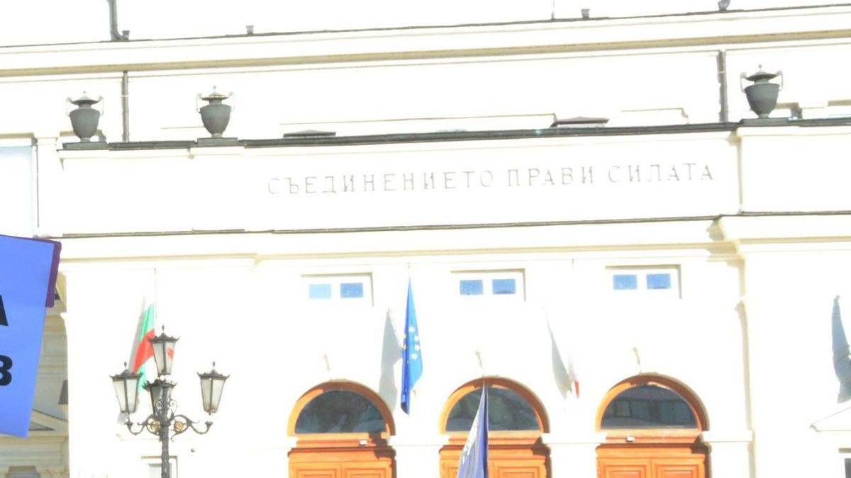 Парламентът брои четвърт милион лева за безжичен интернет
