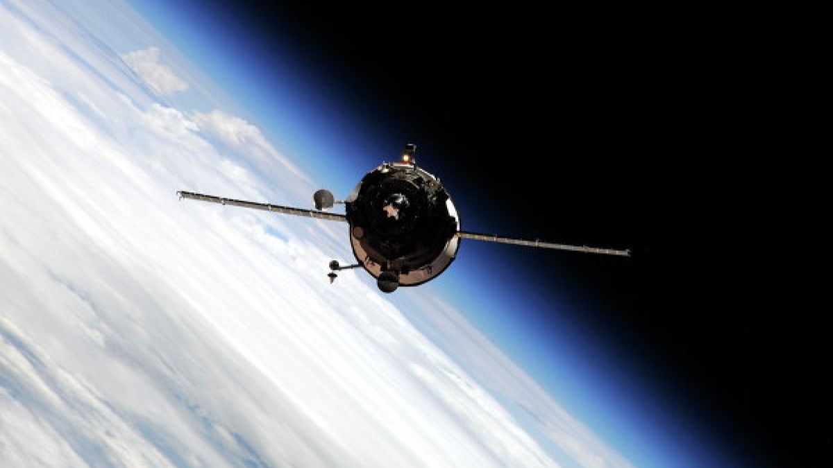 „Прогрес М-28М“ се скачи с МКС