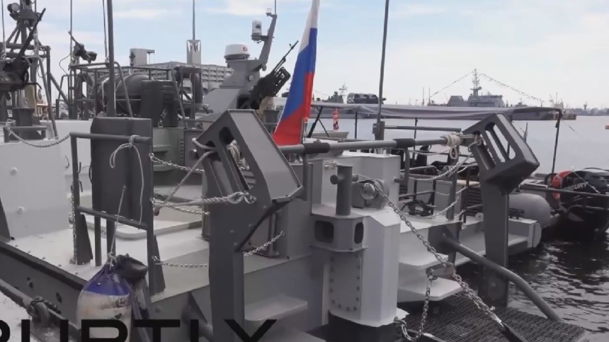 Правят военни лодки Калашников (ВИДЕО)