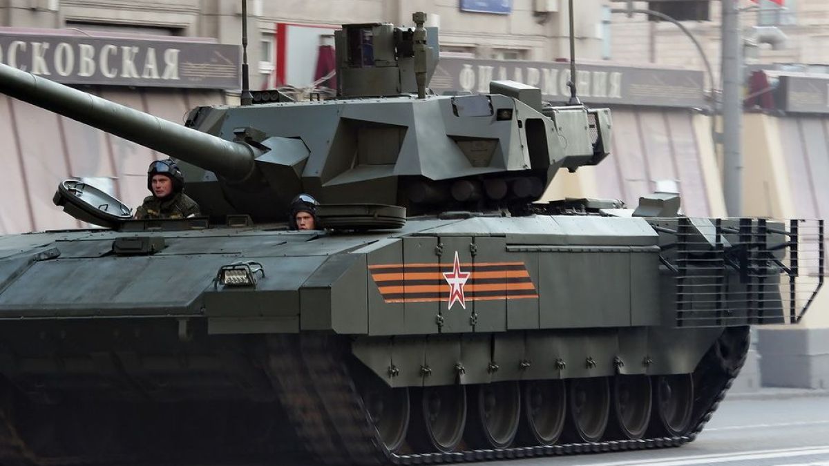 Пак инцидент с чудото "Армата"! Пожар и обгорен войник до гордостта на руската бойна техника 