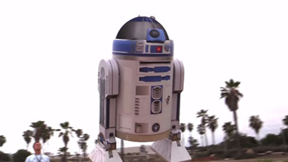 Изобретател научи дроида R2D2 да лети (ВИДЕО)
