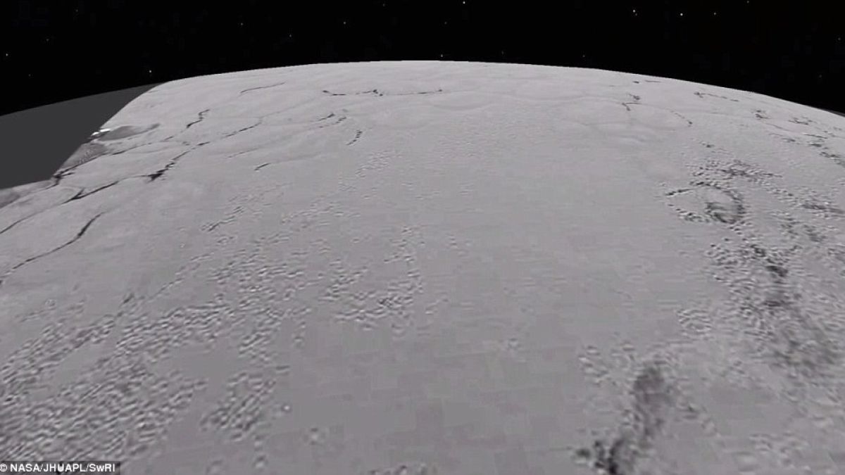 New Horizons откри газова опашка и ледено „сърце” на Плутон (СНИМКИ/ВИДЕО)