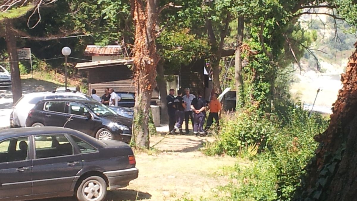 Ексклузивно и първо в БЛИЦ: Страшна паника на "Романтика" заради оранжев прах! (СНИМКИ)