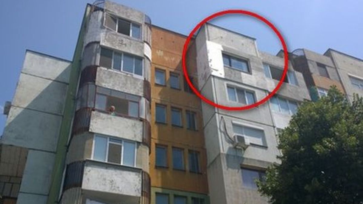 Работникът, който загина, докато слага изолация, нямал второ въже