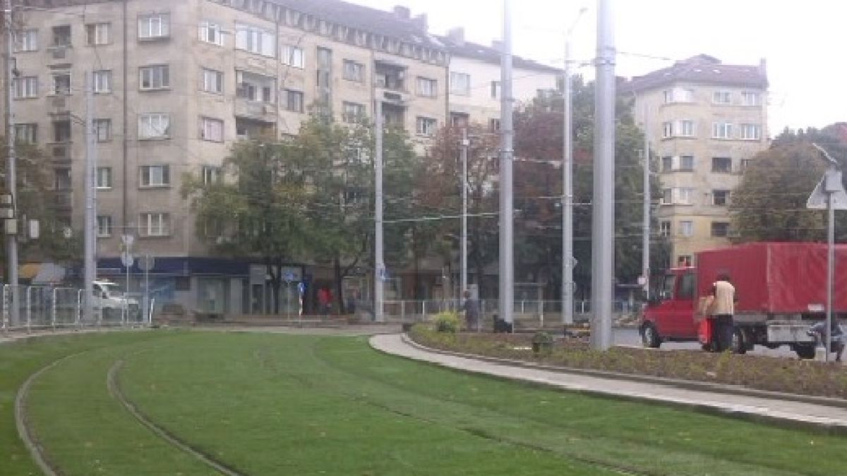 Първите "зелени" релси украсиха София (СНИМКИ)