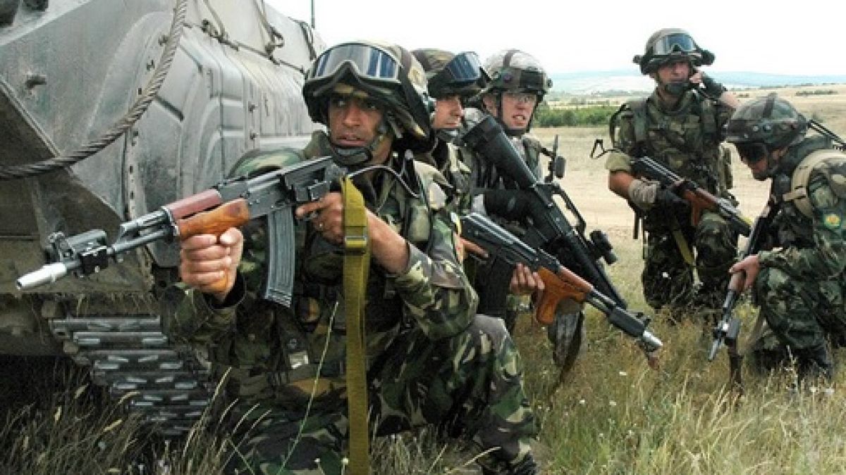 България става бойно поле от днес, МО обяви временно опасните зони, затварят пътища