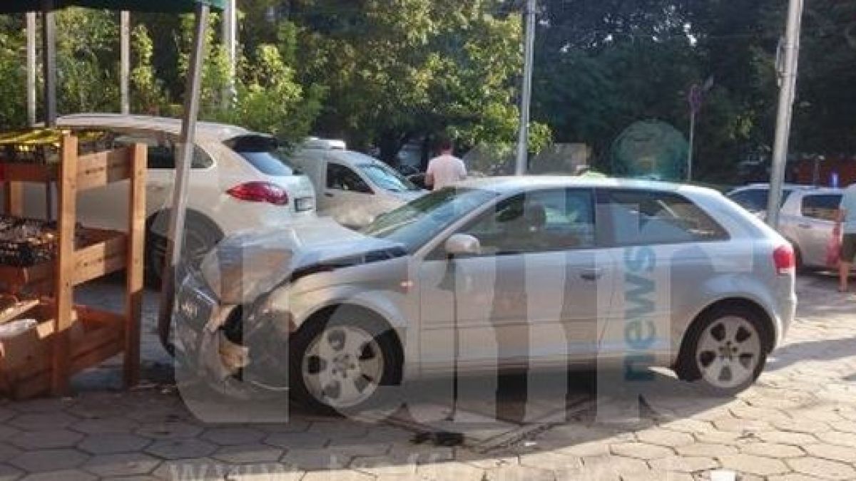 Ауди се заби в магазин в Пловдив (ЗРЕЛИЩНИ СНИМКИ и ВИДЕО)