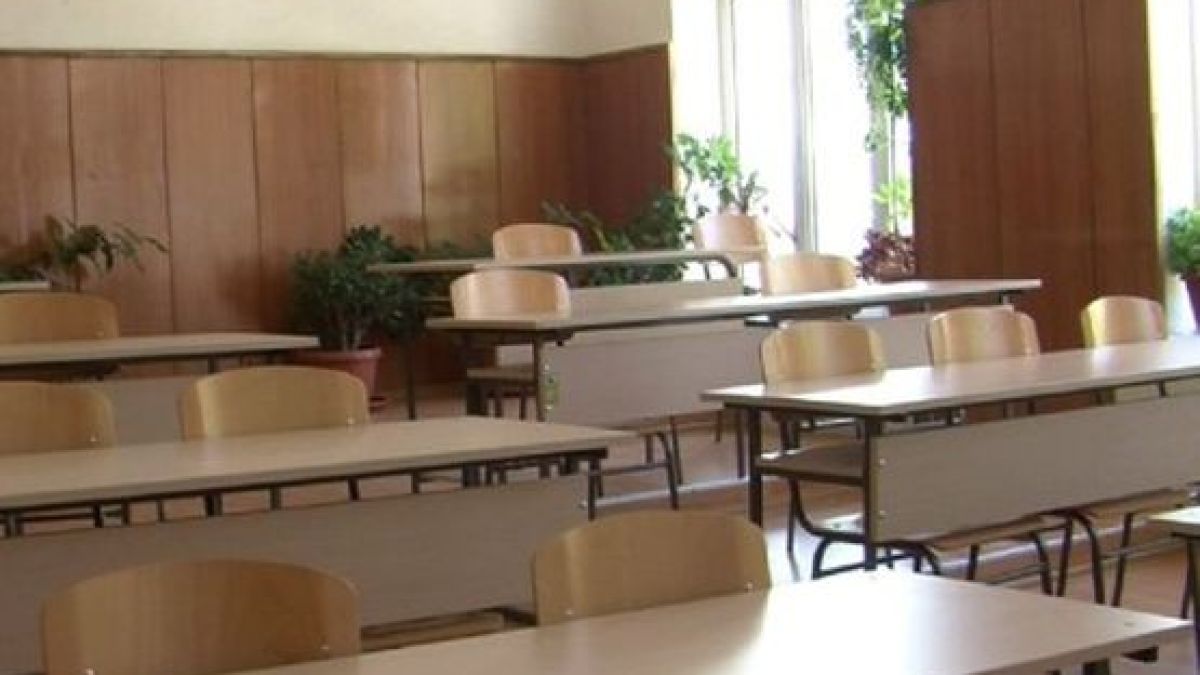 Злоупотреби за стотици хиляди левове с „мъртвите души” в училищата