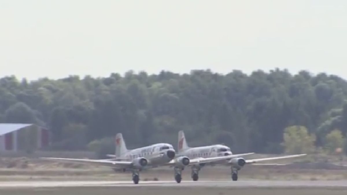 Спиращо дъха заключително шоу на авиосалона МАКС-2015 